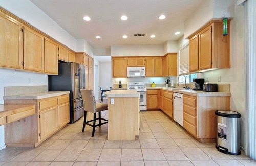 Lancaster House | Bright & Airy 4BR in Lancaster, Open Concept & Remodeled w Large Backyard#41390