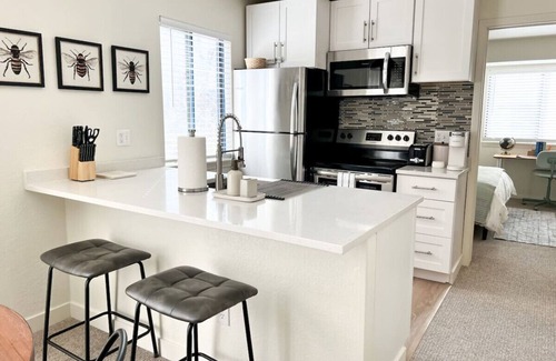 Englewood Apartment | Bright & Airy apartment in DTC