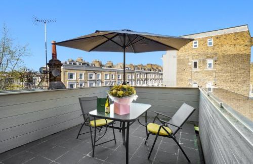 Abingdon Apartment | Bright & Airy Flat with Stunning Rooftop Views