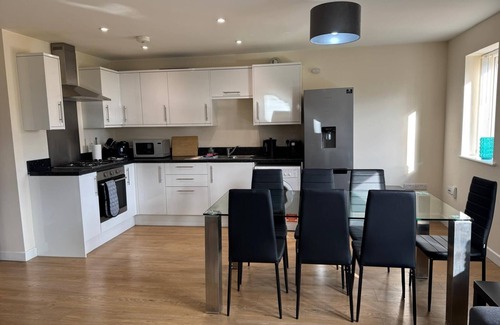 Kidlington Apartment | Bright Airy Modern 2 Bed 2 Bathroom 1st Floor Apt