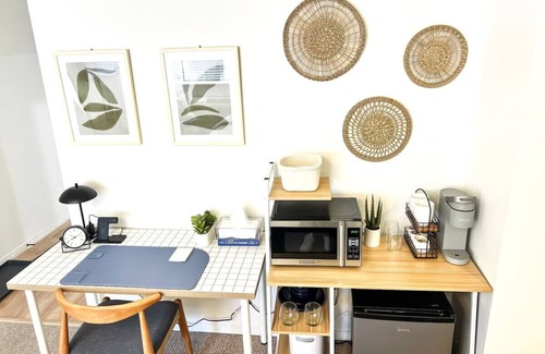 Englewood Apartment | Bright & Airy Studio in DTC