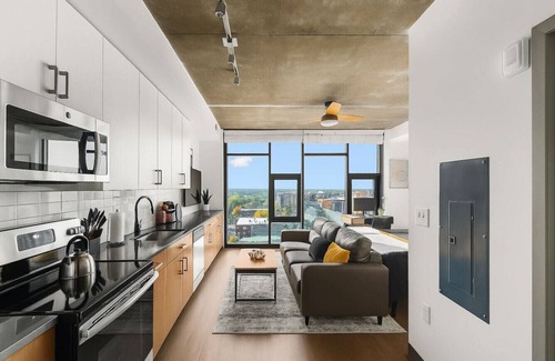 Five Points South Apartment | Bright + Airy Studio | Perfect City Escape 8