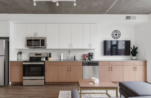 Five Points South Apartment | Bright + Airy Studio | Perfect City Escape 7