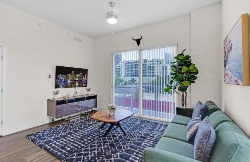 Midtown Apartment | Bright and Airy 2 Bed on Biscayne Blvd with Free Park