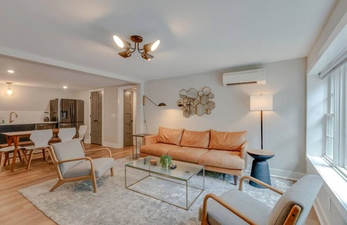 Franklin House | Bright And Airy-Historic Franklin Quadplex
