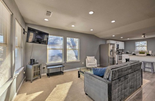 Fort Worth House | Bright and Airy Home with Yard in Dtwn Fort Worth
