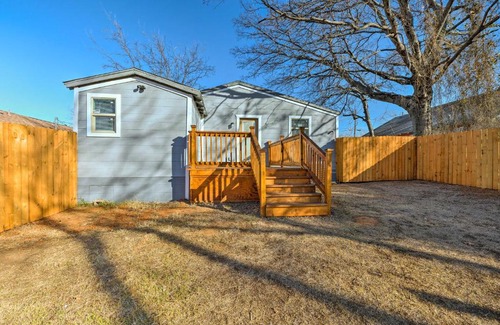Fort Worth House | Bright and Airy Home with Yard in Dtwn Fort Worth