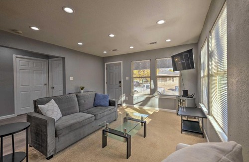 Fort Worth House | Bright and Airy Home with Yard in Dtwn Fort Worth