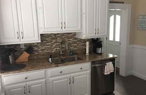 Wells Beach House | Bright And Airy Renovated House 1 Block To Sandy Wells Beach