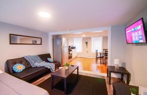 The Heights Apartment | Bright and Airy Studio Apt Minutes to NYC