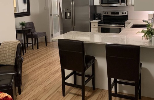District of North Vancouver Apartment | Bright and beautiful basement suite in idyllic Edgemont Village North Vancvouver