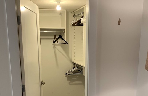 District of North Vancouver Apartment | Bright and beautiful basement suite in idyllic Edgemont Village North Vancvouver