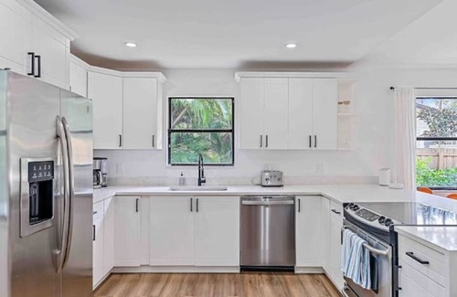Jupiter House | Bright and beautiful coastal Jupiter home
