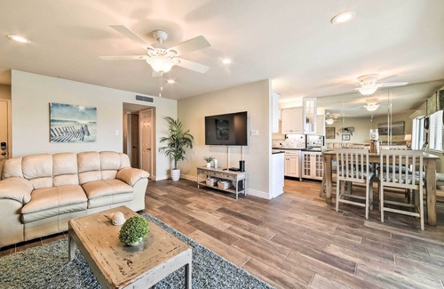 Corpus Christi Condo | Bright and Breezy Condo, 2 Mi to Whitecap Beach!