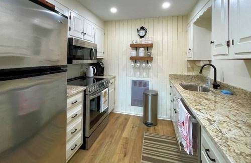 Bromley Mountain House | Bright and cheery 3-Level Bromley Clovers Townhouse