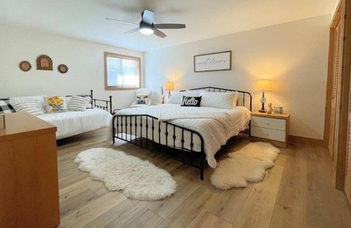 Bromley Mountain House | Bright and cheery 3-Level Bromley Clovers Townhouse