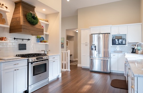 Beechwood House | Bright and cheery Macatawa lakefront cottage - Sleeps 8