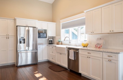 Beechwood House | Bright and cheery Macatawa lakefront cottage - Sleeps 8