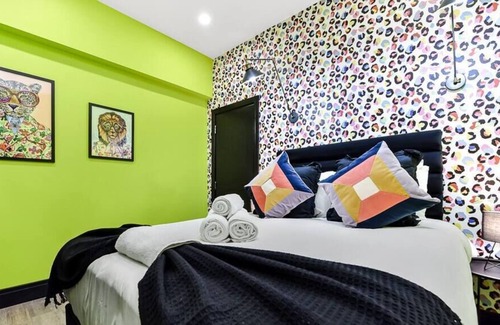 Northumberland Park House | Bright and Colourful House - Best for a Large Groups
