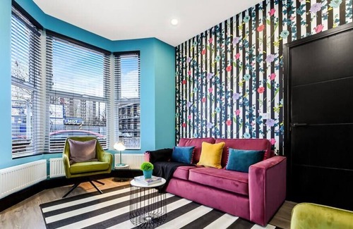 Northumberland Park House | Bright and Colourful House - Best for a Large Groups