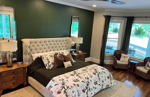 Jasper Bed & Breakfast | Bright and colorful yet serene, the Amberwing Suite is named after The Eastern Amberwing dragonfly. Known for its distinctive amber colored wings, it is frequently spotted dancing along the shores of the property's 5-acre lake.