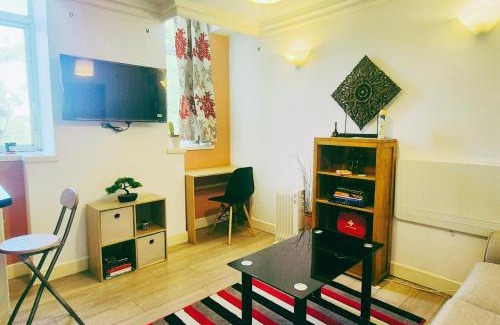 Mapperley Apartment | Bright and Cosy 1BR Flat w Balcony and Free Parking