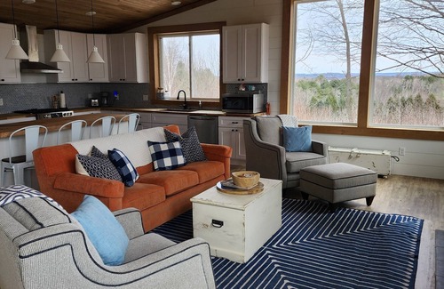 Williamsburg House | Bright and Cozy NoMi Home