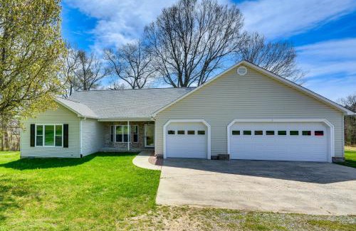 High Point House | Bright and Elegant Home in High Point with Deck!