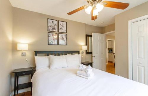 Hope Gardens House | Bright and Fresh Large Backyard Minutes to Broadway