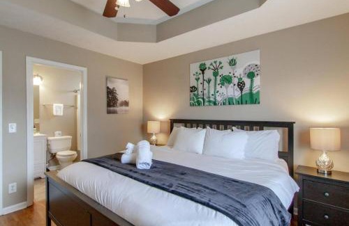 Hope Gardens House | Bright and Fresh Large Backyard Minutes to Broadway