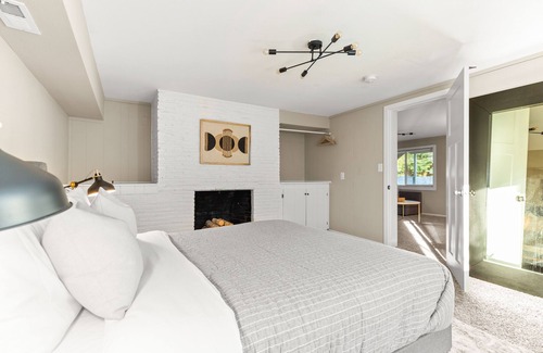 Camas Apartment | Bright and Modern Basement Apartment 14 miles to PDX
