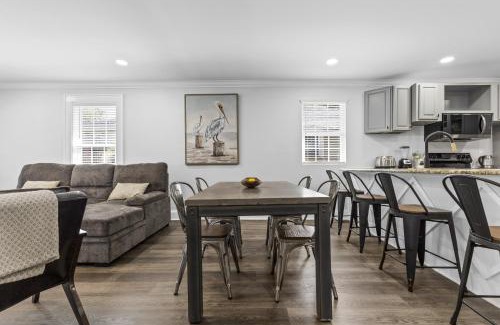 Villa Heights House | Bright and Modern Close to Everything