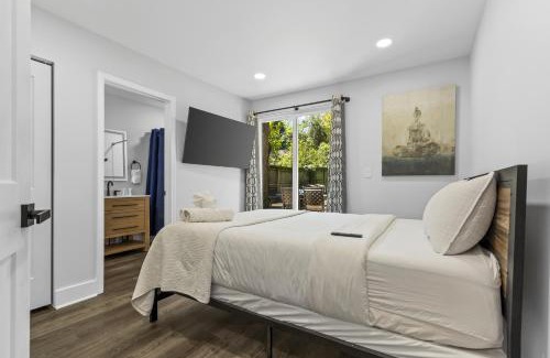 Villa Heights House | Bright and Modern Close to Everything