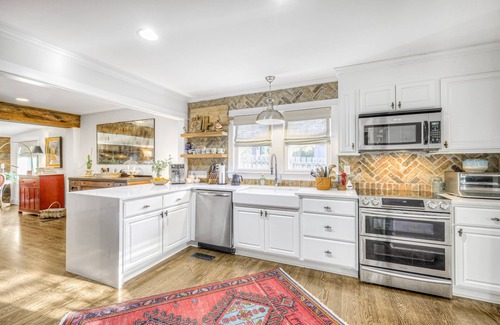 Franklin House | Bright and Modern - Maple Tree Cottage