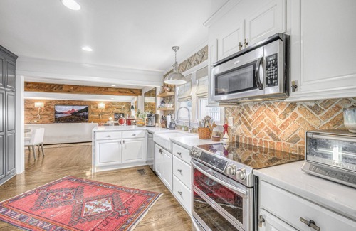 Franklin House | Bright and Modern - Maple Tree Cottage