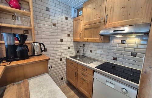 Val Claret Apartment | Bright and Renovated Apartment · Near Slopes · Balcony · Sleeps 8