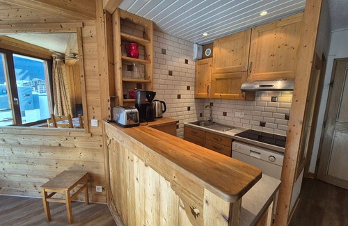 Val Claret Apartment | Bright and Renovated Apartment · Near Slopes · Balcony · Sleeps 8