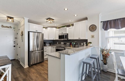 Windy Hill Condo | Bright and Sunny Condo with Stunning Oceanfront