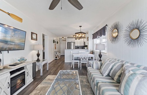 Windy Hill Condo | Bright and Sunny Condo with Stunning Oceanfront