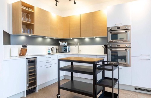 Kentish Town Apartment | Bright and Spacious Duplex with Private Patio