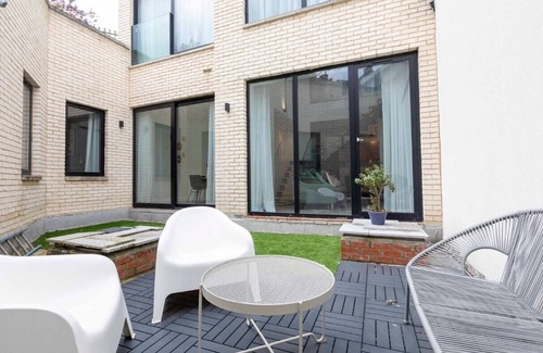 Kentish Town Apartment | Bright and Spacious Duplex with Private Patio