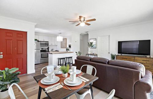 Sailboat Bend House | Bright and Spacious 2 BR Apartment