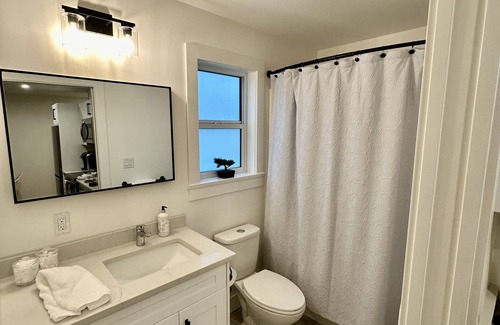 Cowichan Bay Apartment | Bright and spacious Cowichan Bay suite