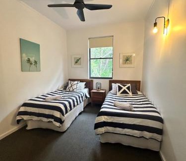 Rainbow Beach Apartment | Bright and spacious 2-Bed beach resort apartment