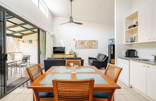 Rainbow Beach Apartment | Bright and spacious 2-Bed beach resort apartment