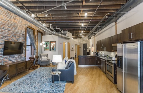 Downtown Nashville House | Bright and Spacious Condo Only Steps to Broadway + FREE Parking