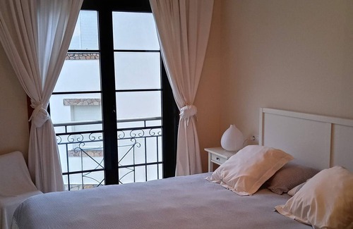 Porto de Espasante Apartment | Bright and spacious apartment in modern urbanization with pool.