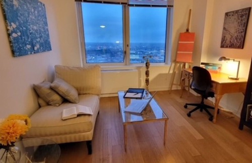 Hunters Point Apartment | Bright and Spacious Luxury 1-bedroom with in-unit W/D