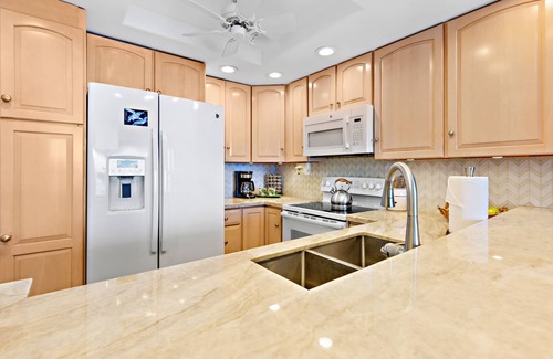 Kahana Condo | Bright and spacious oceanfront 2BD condo