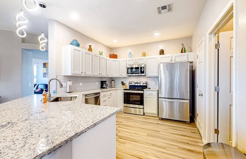 Rancho Vistoso Condo | Bright and spacious mountain-view home with pool/hot tub on-site, golfing nearby